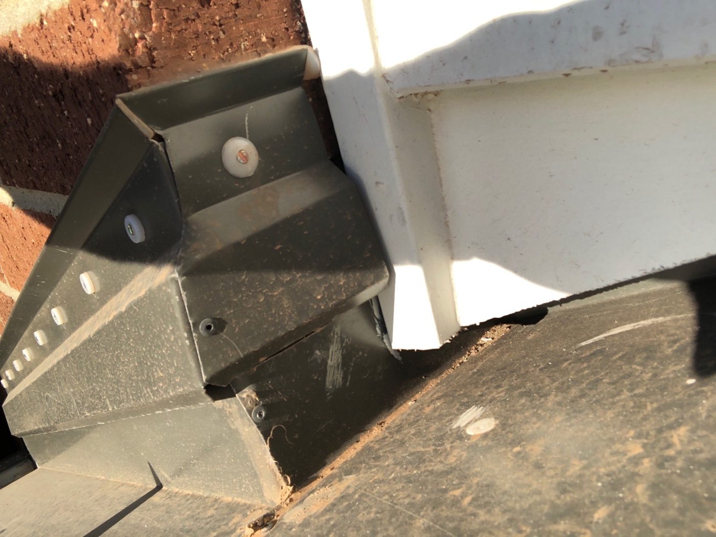 Unsealed gaps in the external walls that let water in, Tarneit