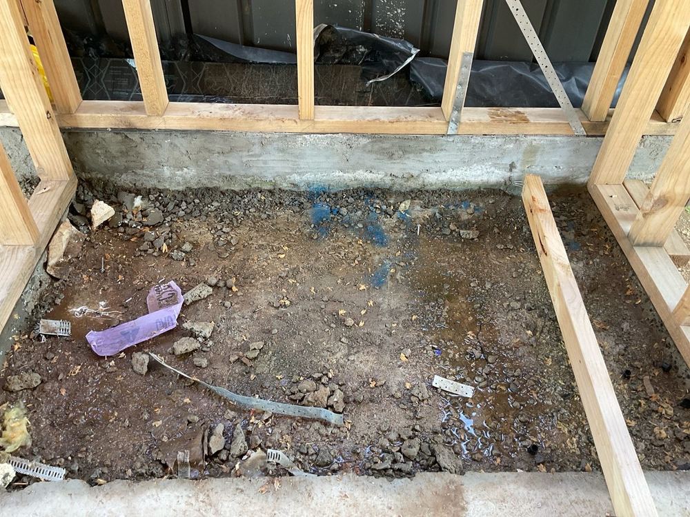No rebate to the rear slab, with salt damp already showing at the edge, found during a frame inspection in Tarneit